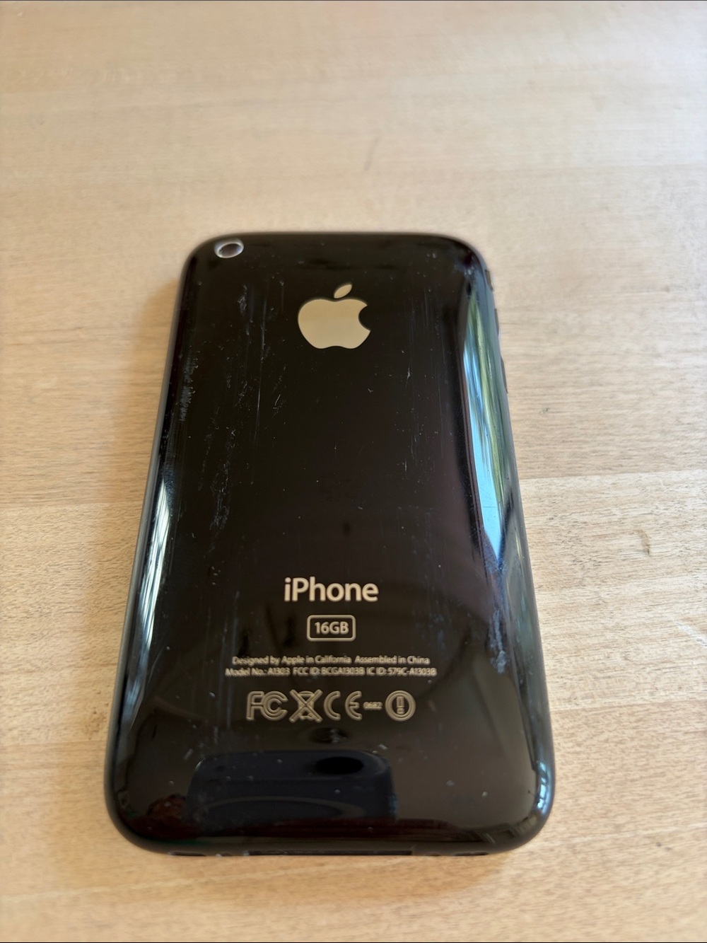 Apple iPhone 3G 16GB - Black Gloss Back